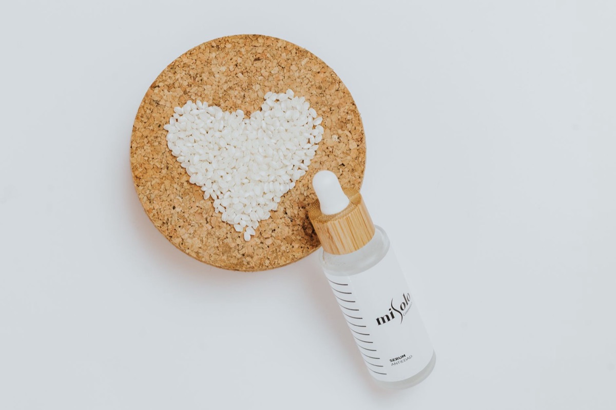 Routine de soins de la peau et textures cosmétiques