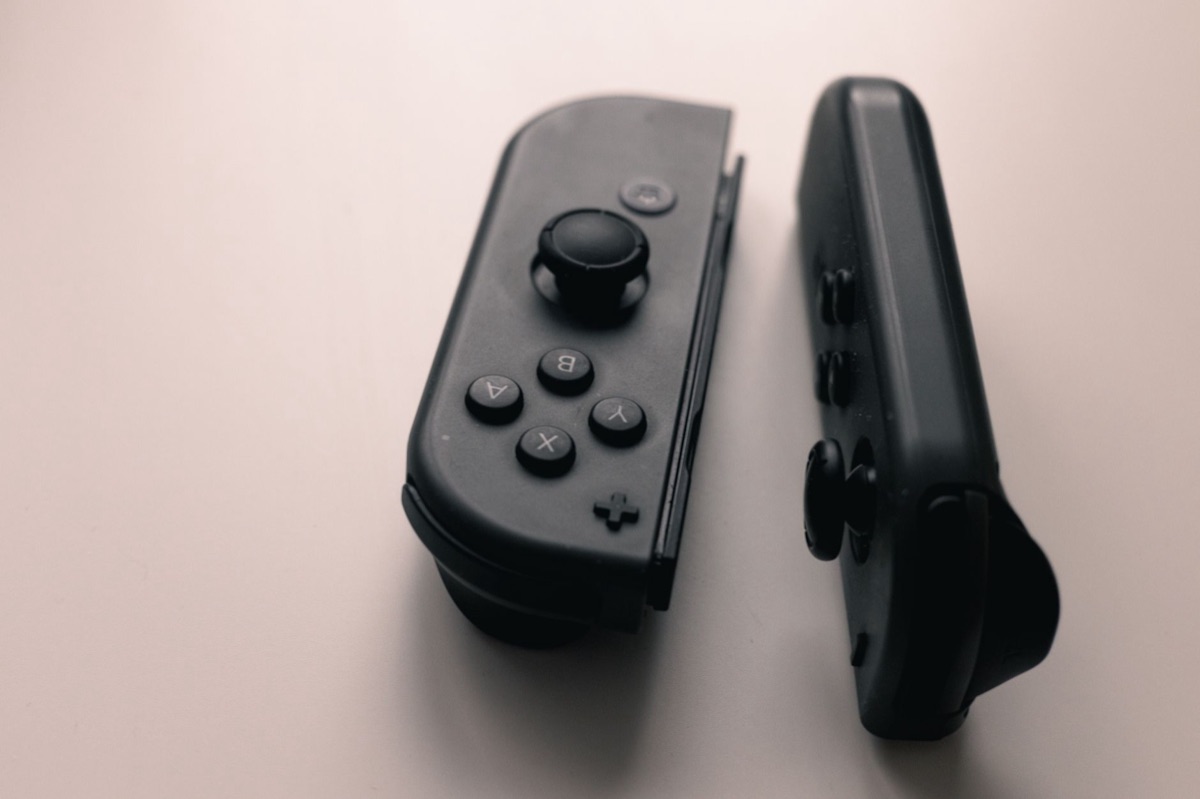 Nahaufnahme eines Videospiel-Controllers